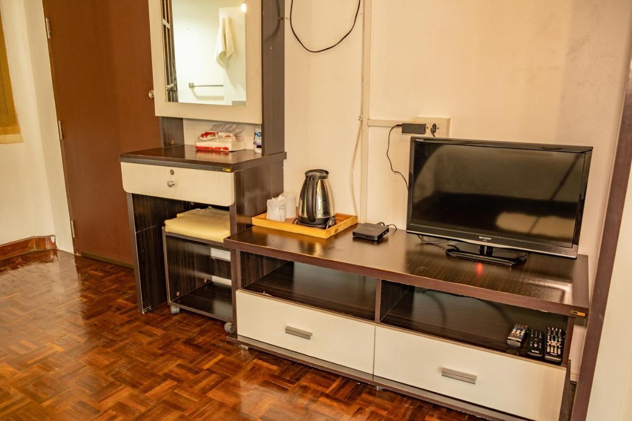 Home16 Sukhumvit16 Bangkok Eksteriør billede