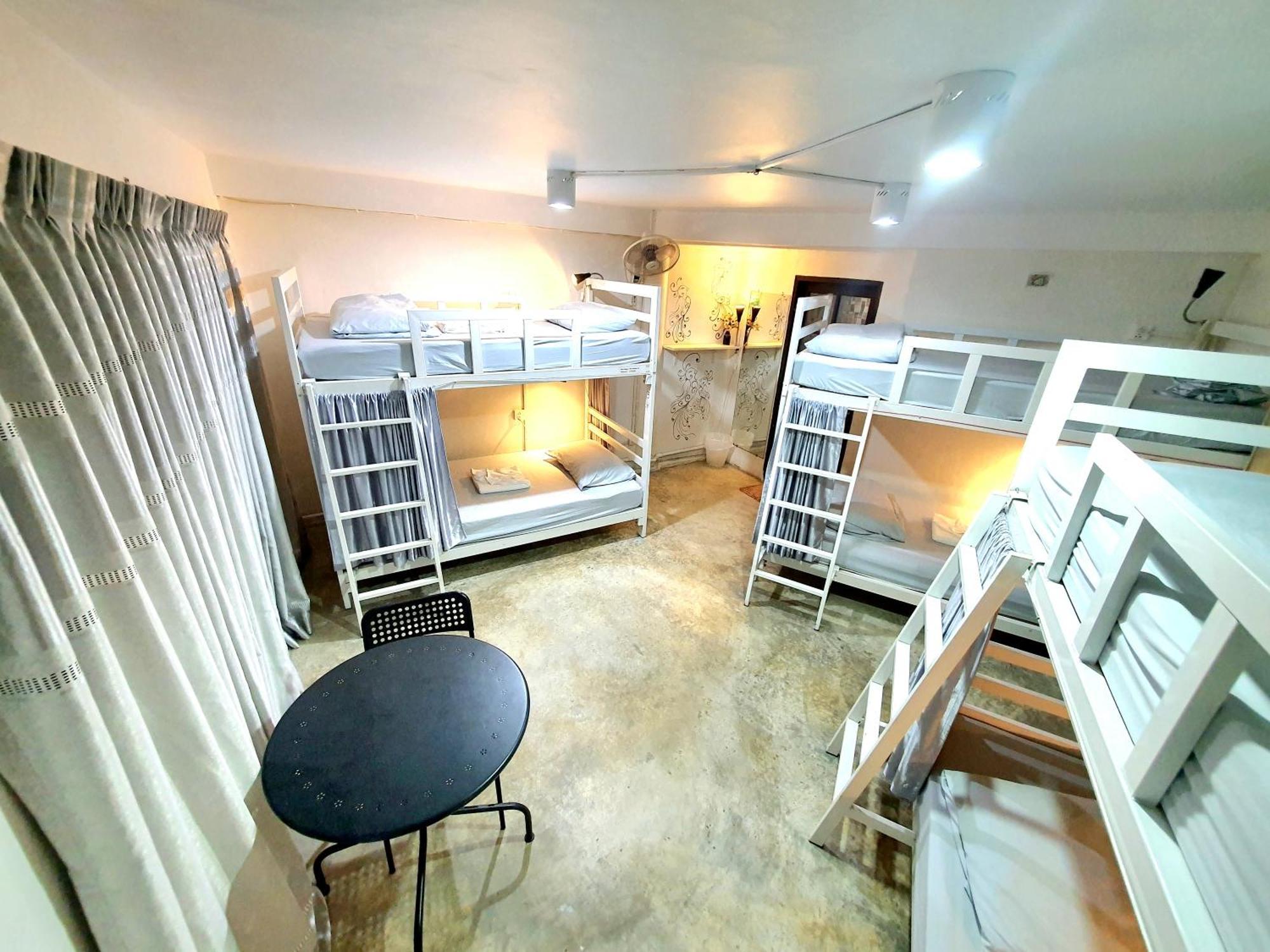 Home16 Sukhumvit16 Bangkok Eksteriør billede