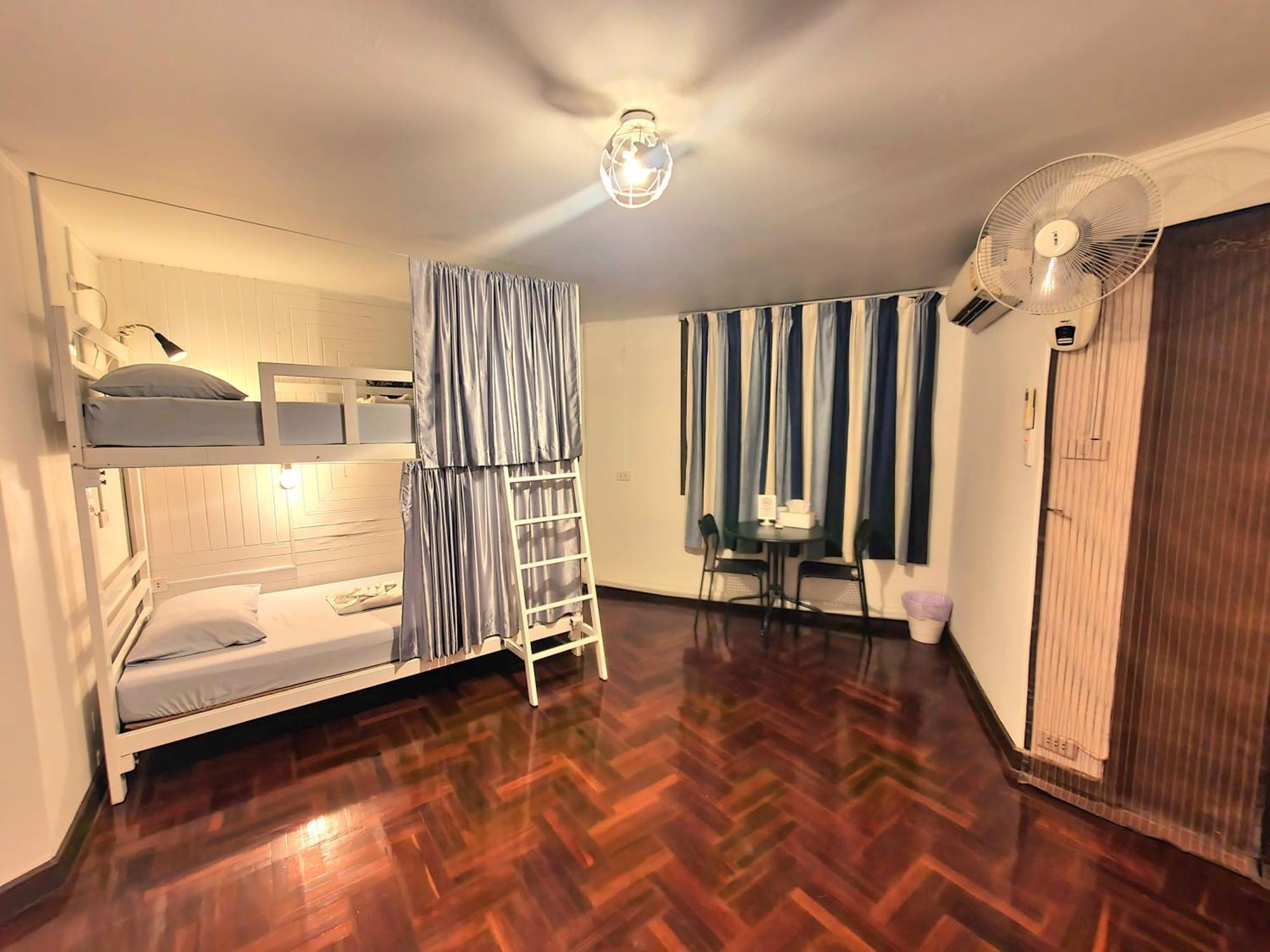 Home16 Sukhumvit16 Bangkok Eksteriør billede