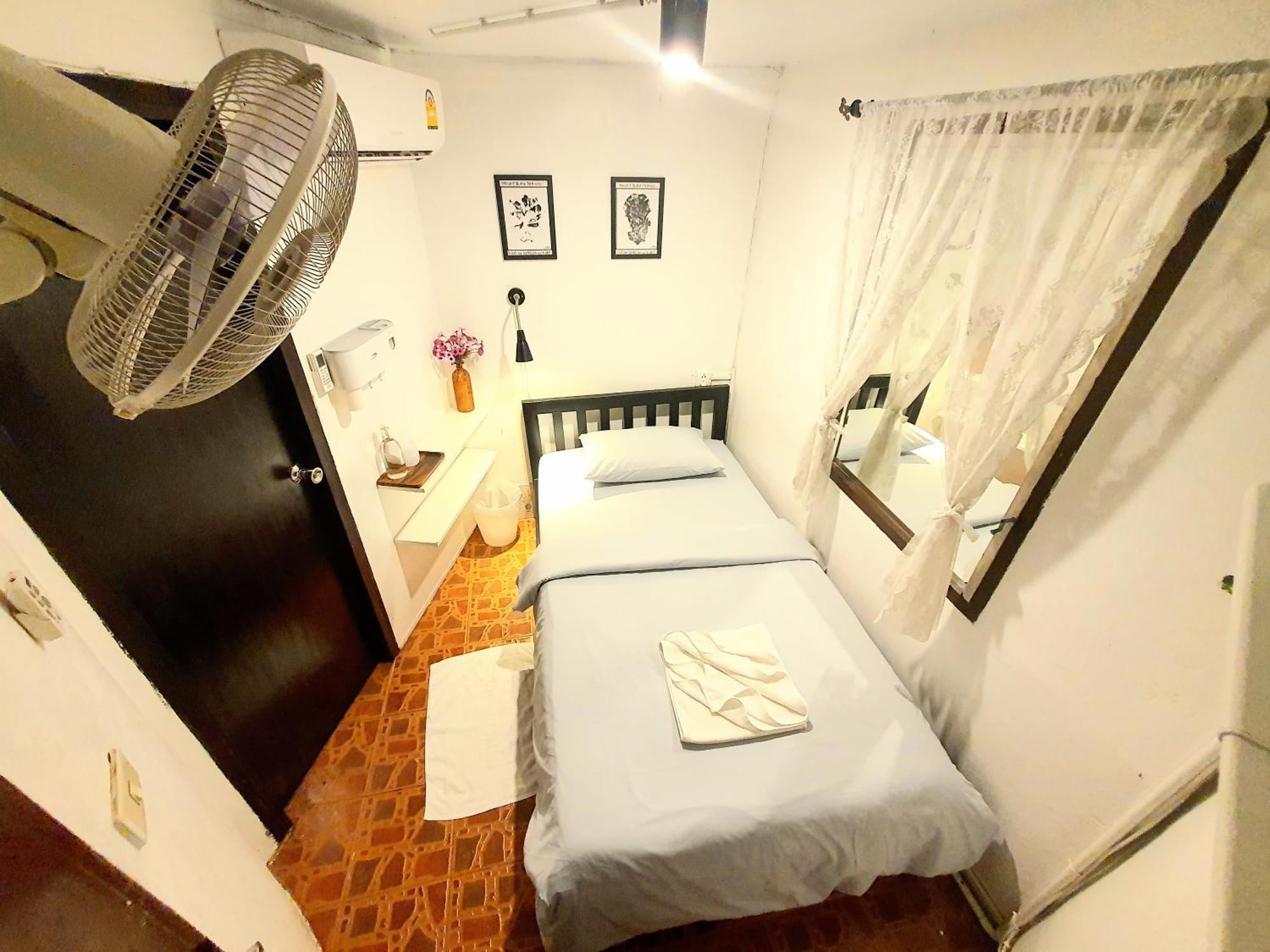 Home16 Sukhumvit16 Bangkok Eksteriør billede