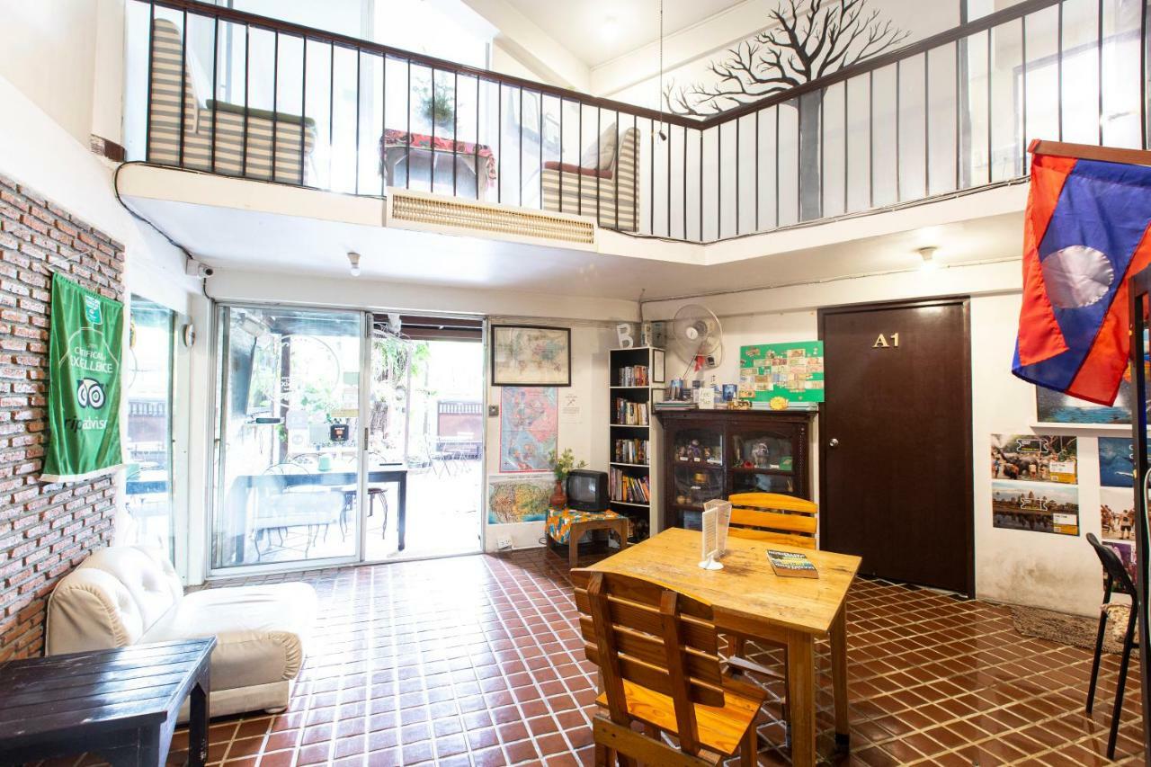 Home16 Sukhumvit16 Bangkok Eksteriør billede